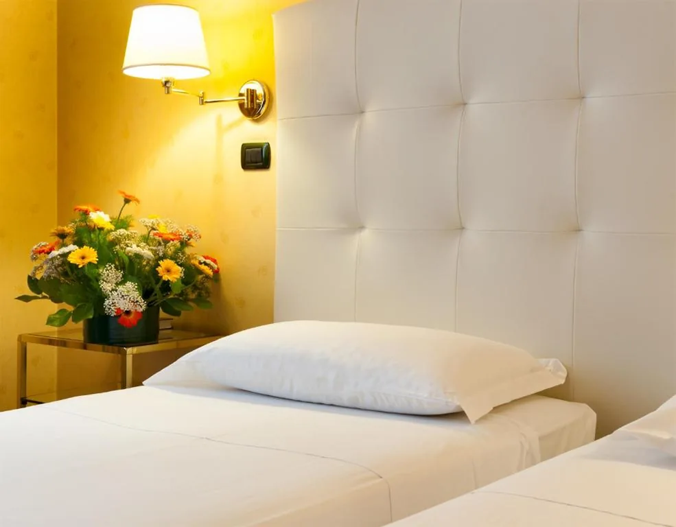 Twin Room — Hotel Lombardia