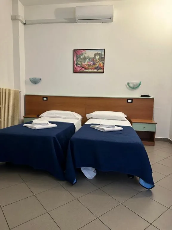 Twin Room — Hotel Mercurio