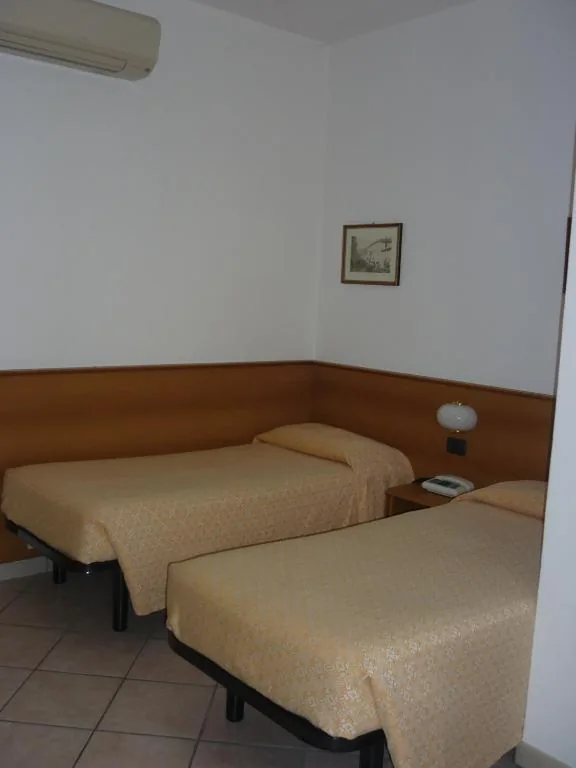 Camera Doppia con Letti Singoli — Hotel Milano