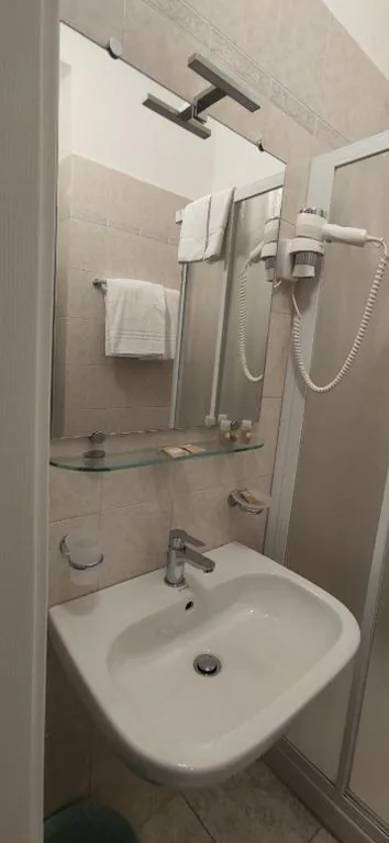 Camera Doppia con Letti Singoli — Hotel Mistral