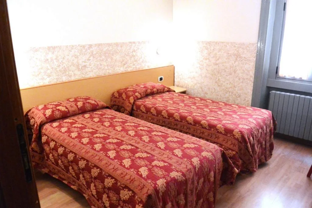 Camera Doppia con Letti Singoli — Hotel Nettuno