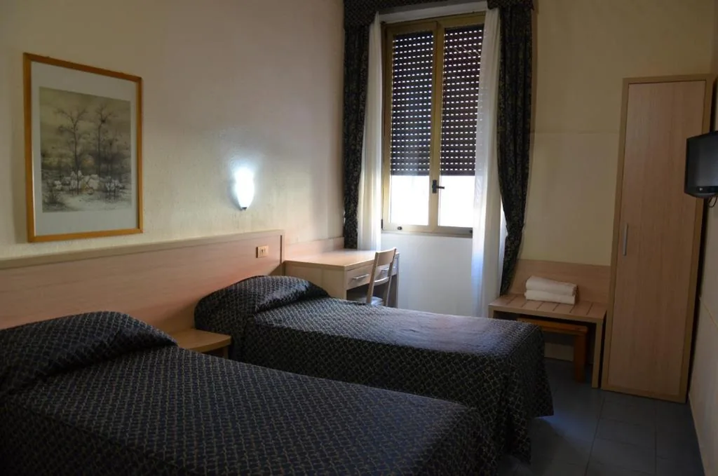 Camera Doppia con Letti Singoli — Hotel Nizza