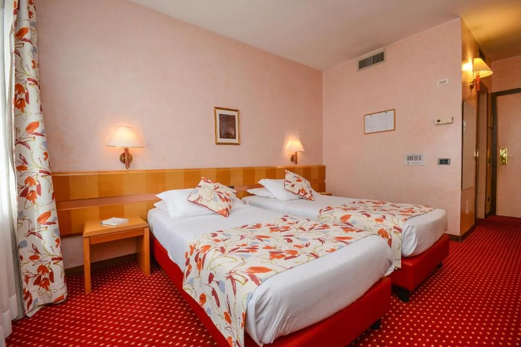 Camera Doppia con Letti Singoli — Hotel Oliveto