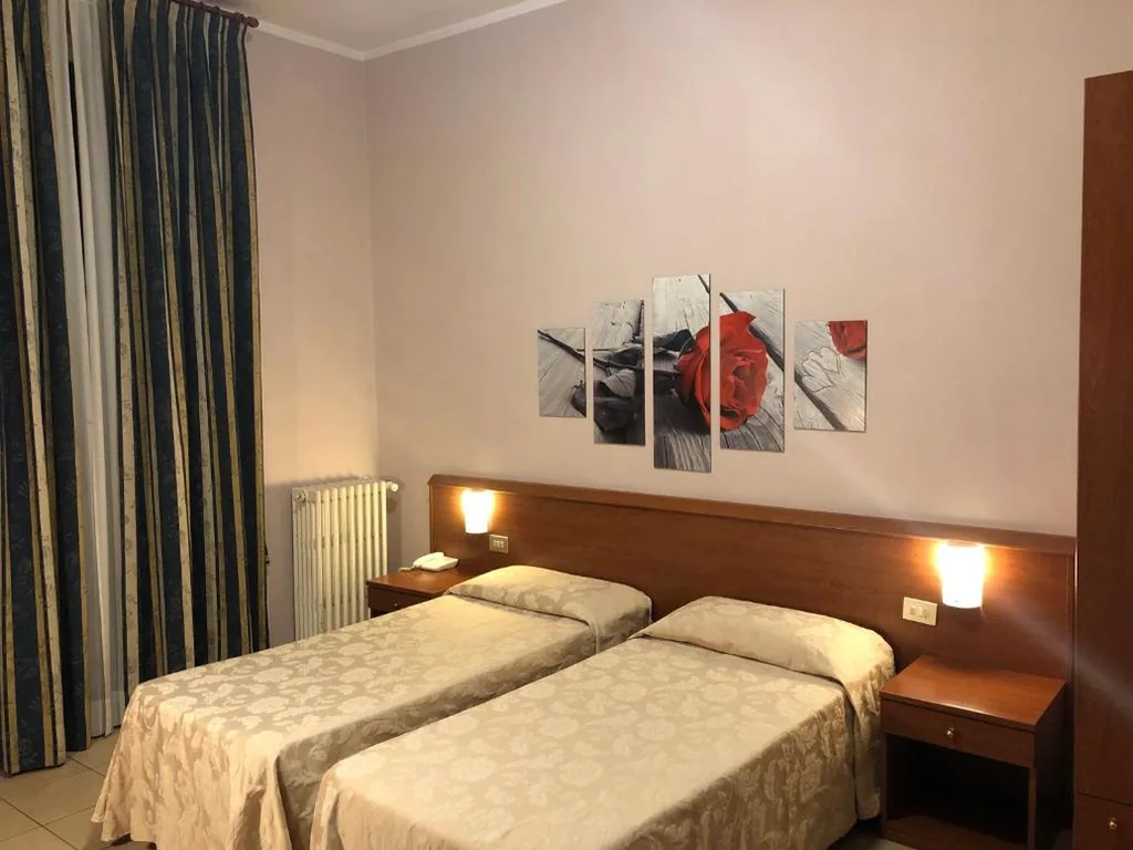 Twin Room — Hotel Paradiso