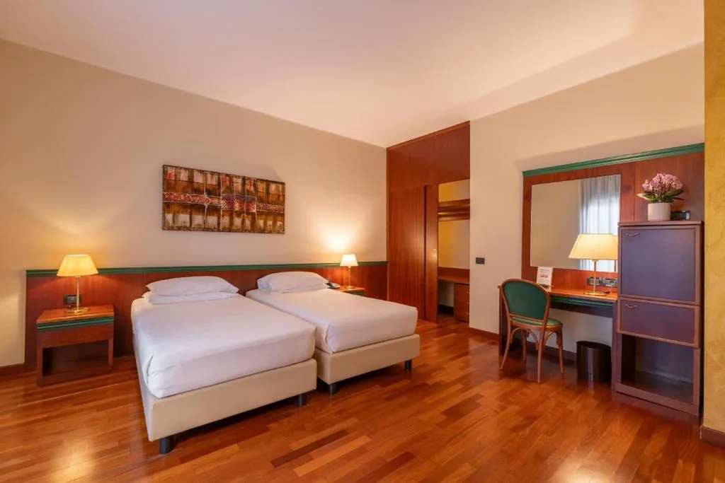 Camera Doppia con Letti Singoli — Hotel Raffaello