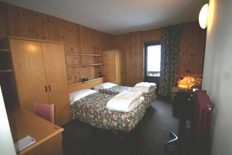 Twin Room — Hotel Santa Caterina