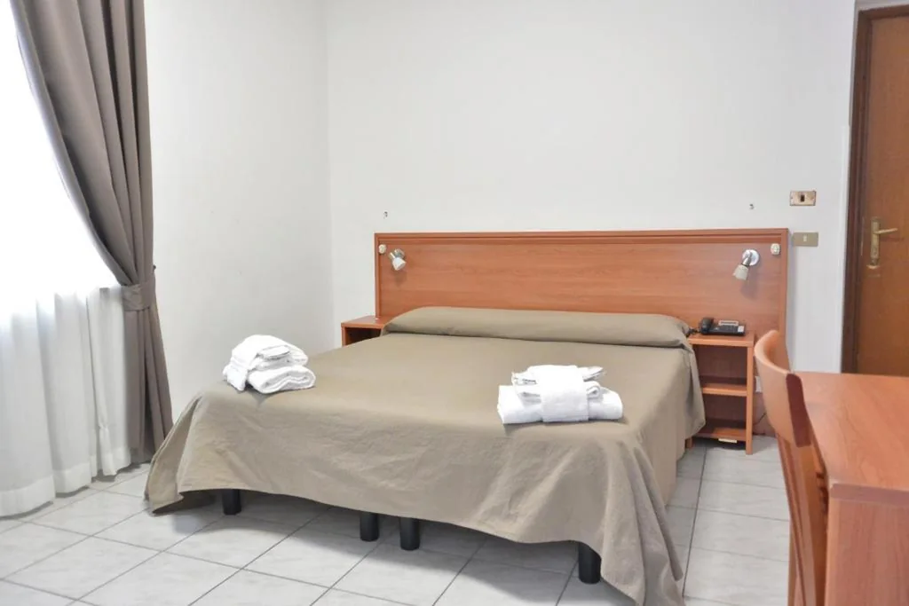 Camera Doppia con Letti Singoli — Hotel Trentina