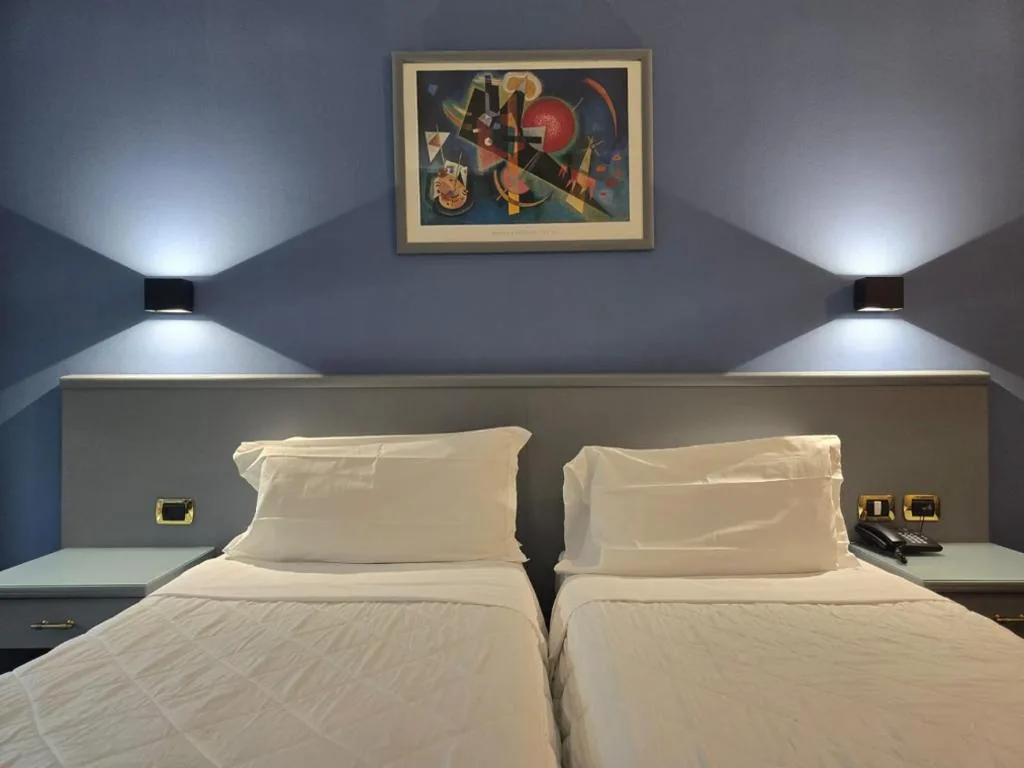 Camera Doppia con Letti Singoli — Hotel Vitruvio