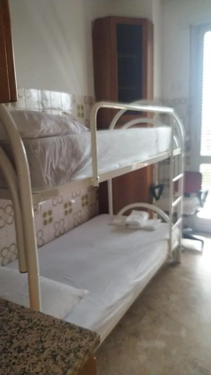 Twin Room — LZ SmartStays
