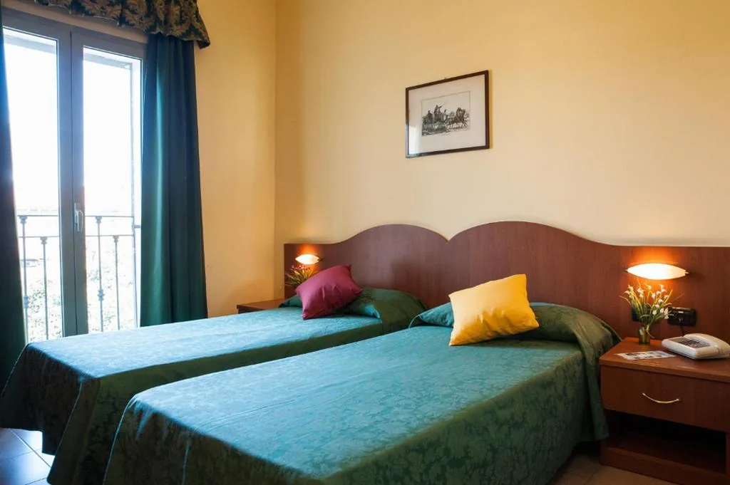 Camera Doppia con Letti Singoli — The Best Hotel