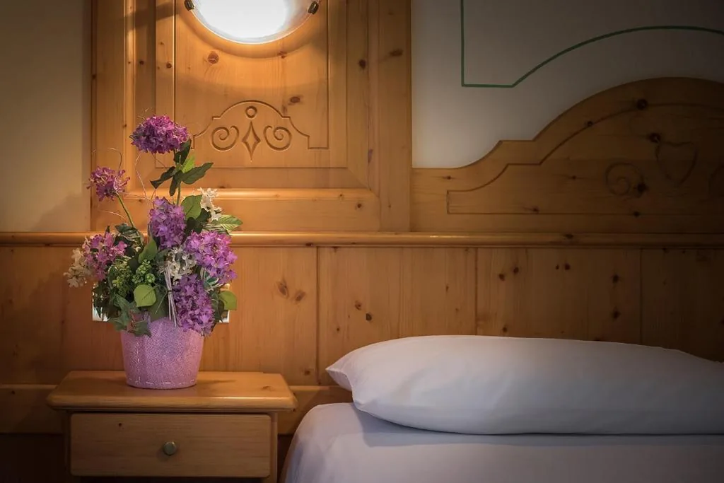 Economy Double Room with Single Beds — Hotel Astoria