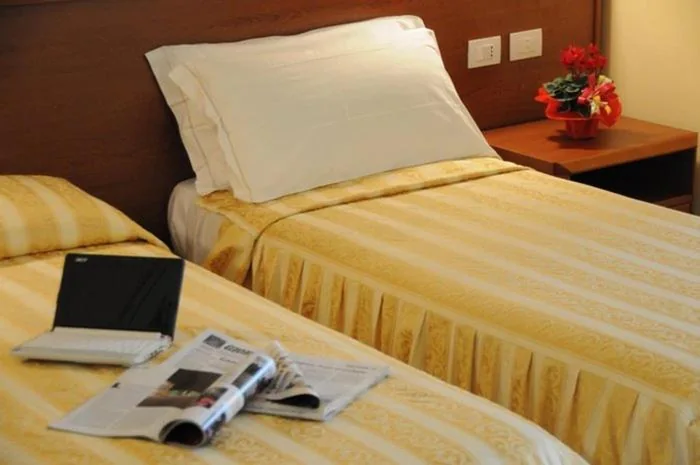 Camera Economy Doppia con Letti Singoli — Hotel Industria