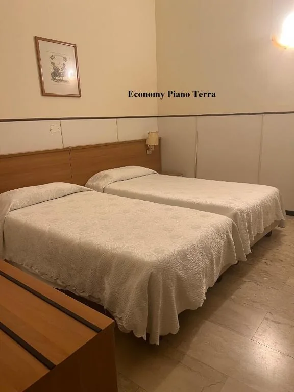 Camera Economy Doppia con Letti Singoli — Hotel Mayorca