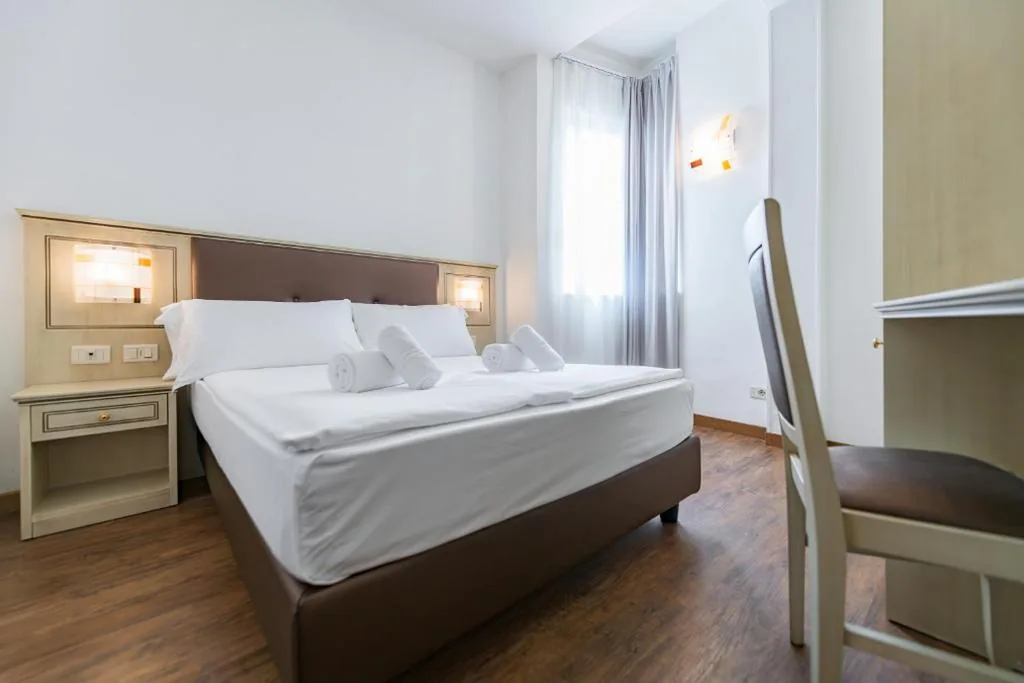 Camera Economy Doppia con Letti Singoli — Hotel Sogno del Benaco