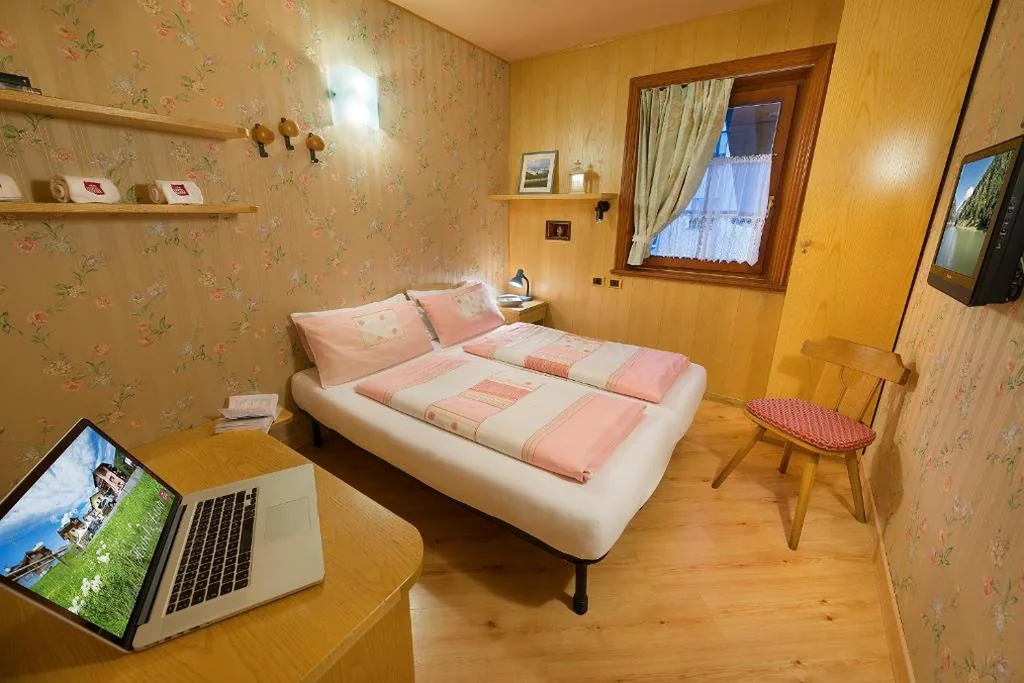 Economy Double/Twin Room — Hotel Astra