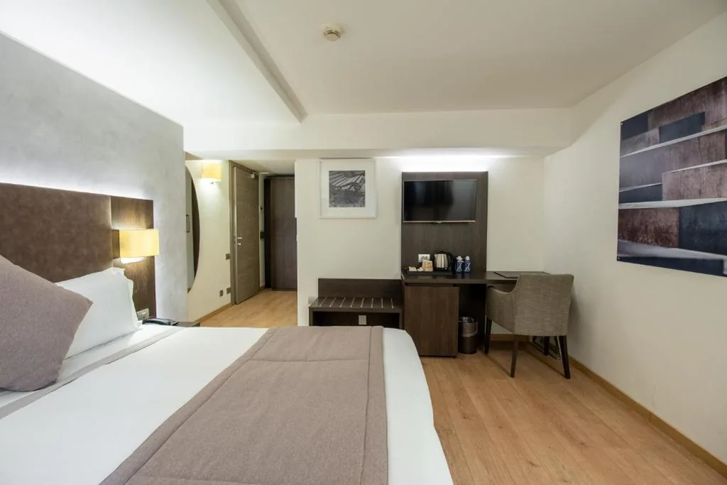 Economy Double/Twin Room - Disability Access — Hotel Como