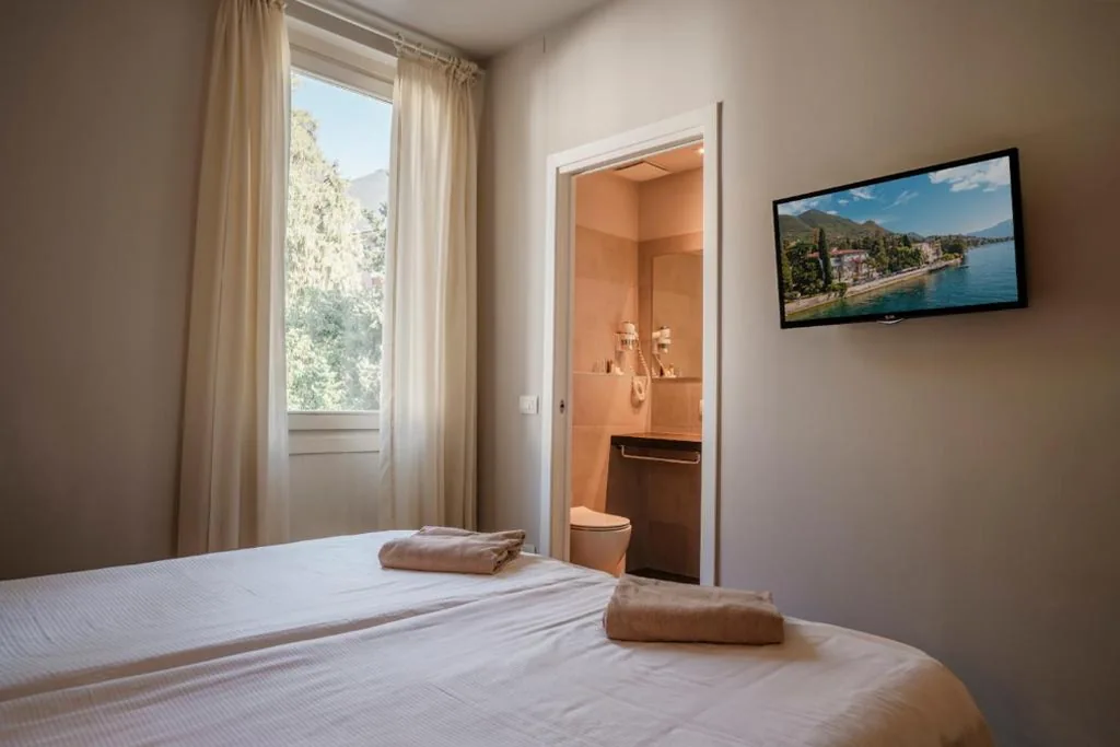 Camera Economy Matrimoniale/Doppia con Letti Singoli — Hotel Monte Baldo e Villa Acquarone