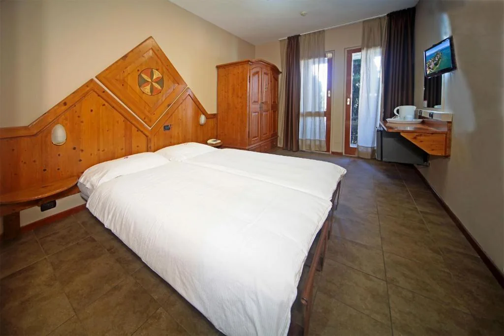 Camera Economy Matrimoniale/Doppia con Letti Singoli — Hotel Smeraldo