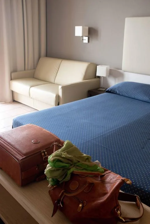 Camera Familiare (2 adulti + 2 bambini) con Terrazza - Vista Lago — Hotel Miramar