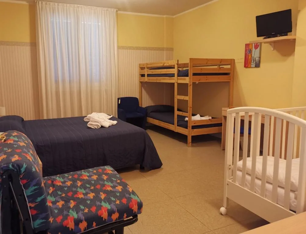 Family Room (2 Adults + 2 Children) — Hotel Aquavite