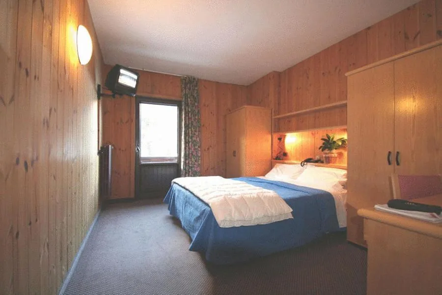 Family Room (2 Adults + 2 Children) — Hotel Santa Caterina