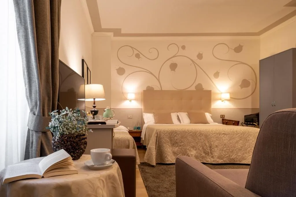 Camera Familiare (2 Adulti + 3 Bambini) — Hotel Ambasciatori