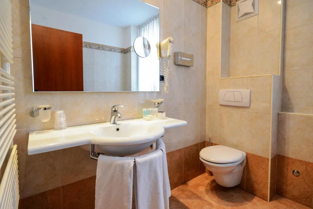 Family Room (4 Adults) — Hotel Master