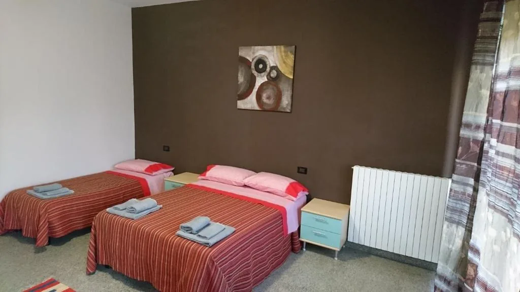 Camera Familiare con Bagno in Comune — L’Isola di Romy