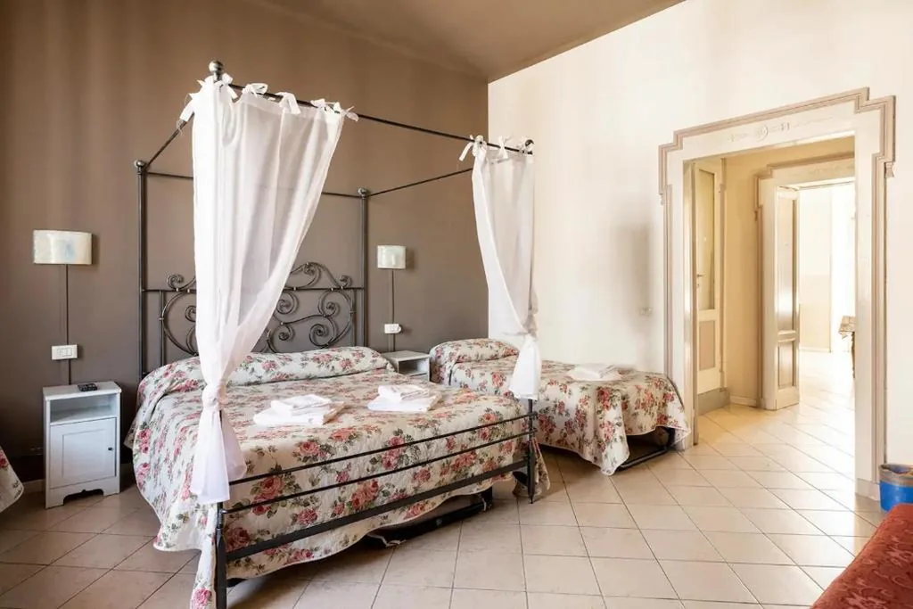 Family Room with Shared Bathroom — Stop & Sleep Bergamo