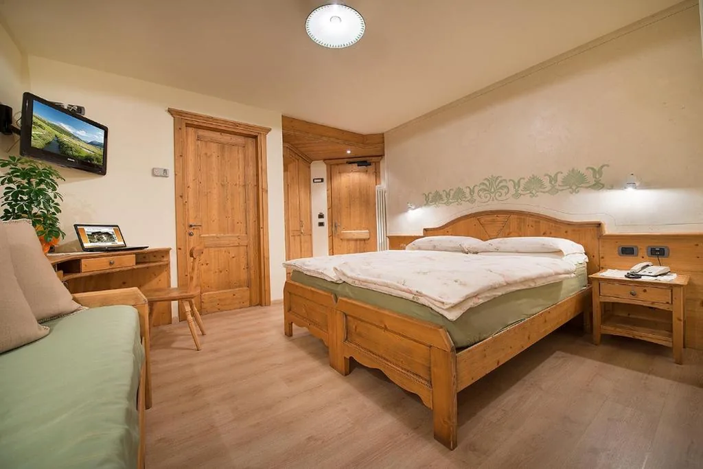 Camera Familiare con Bagno Privato — Hotel Garnì COSTANZA