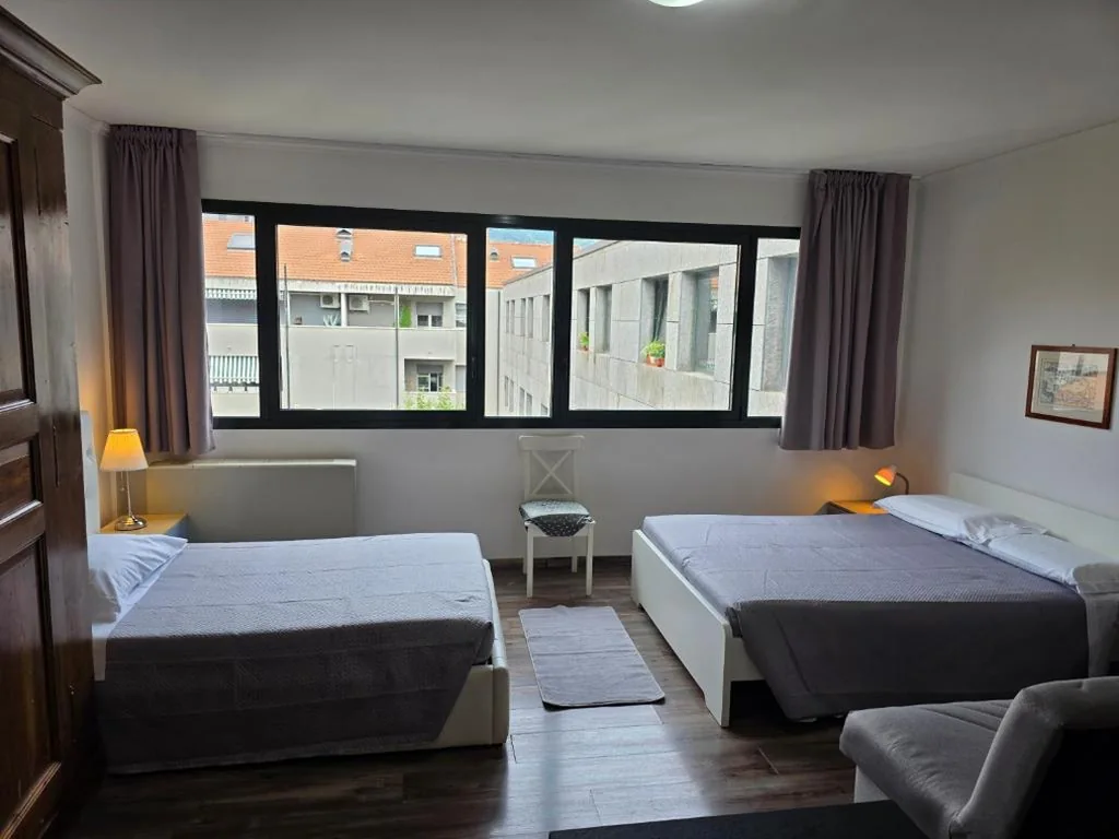 Camera Familiare con Bagno Privato — Victoria Royal Garden