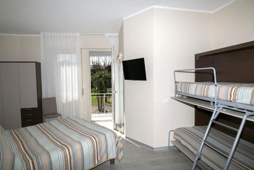 Family Room with Balcony (2 Adults + 2 Children) — Hotel Olimpia
