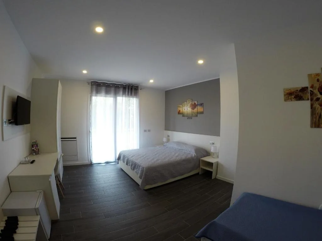 Family Room with Balcony — B&B Villa del Lago