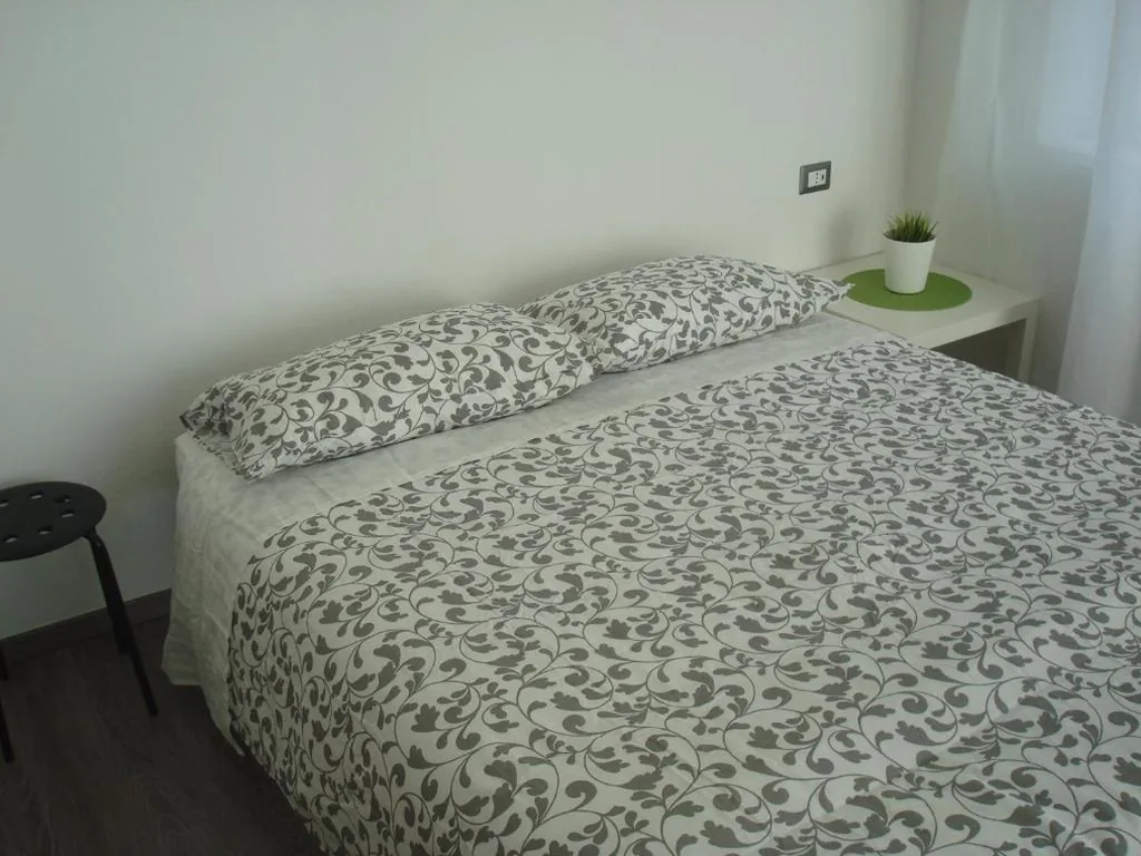 Camera Familiare con Balcone — Green Bed Bergamo Guest House & Residence