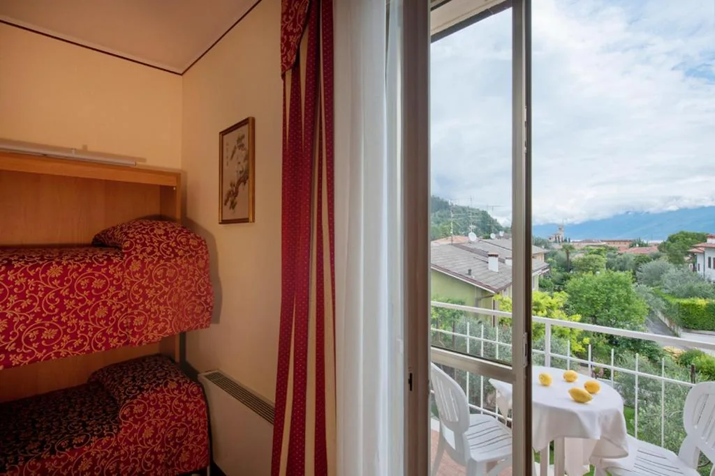 Camera Familiare con Balcone — Hotel Sorriso
