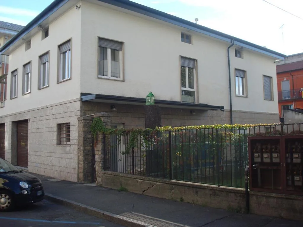 Camera Familiare con Doccia — Green Bed Bergamo Guest House & Residence