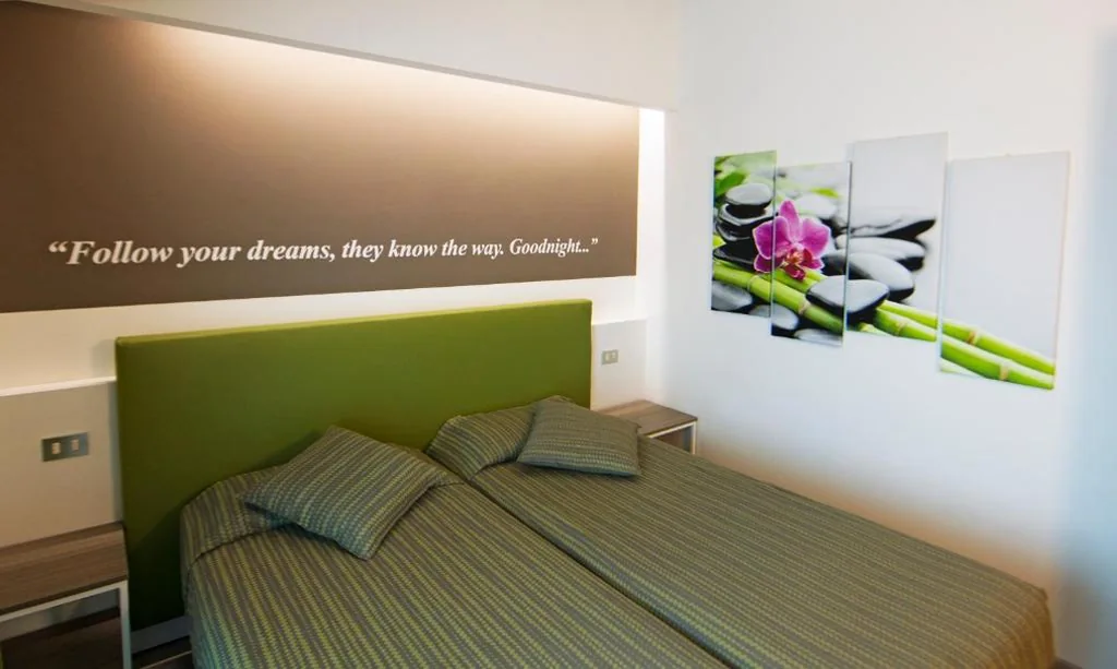 Camera Familiare con Vista Lago — Hotel Ideal
