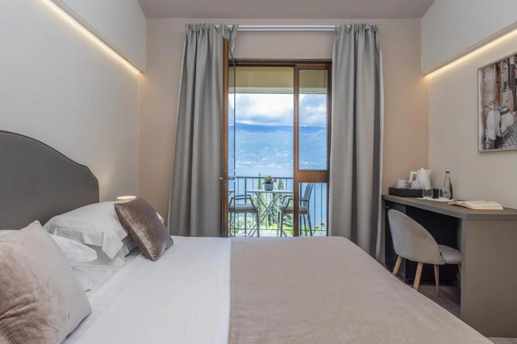Camera Familiare con Vista Lago — Hotel Meandro – Lake View