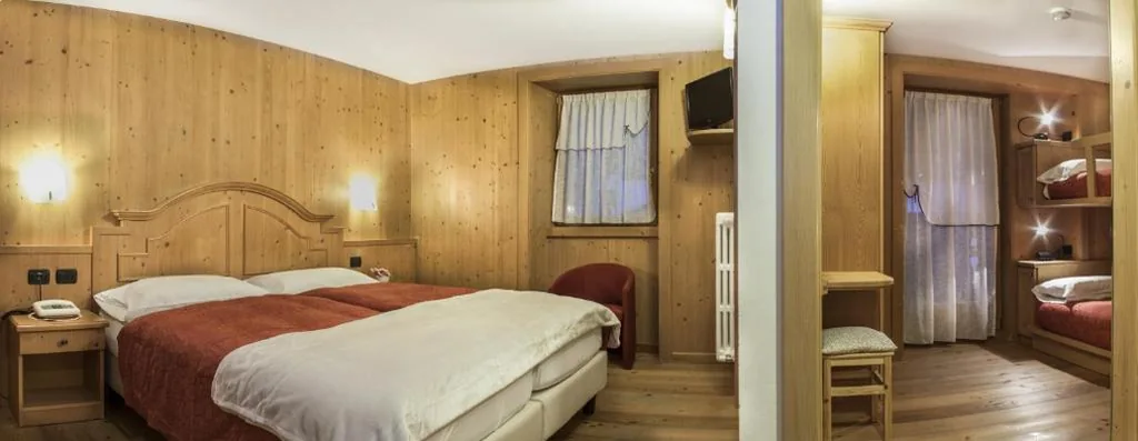 Camera Familiare con Vista Montagna — Hotel Pedranzini