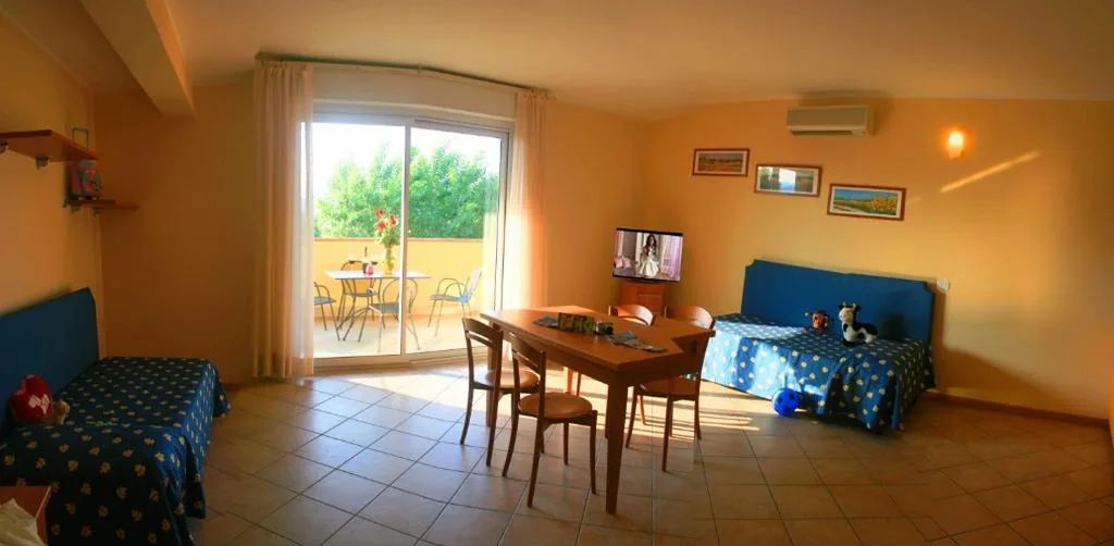 Large Family Room (2 Adults + 2 Children) — Residence Miralago Rooms & Apartments