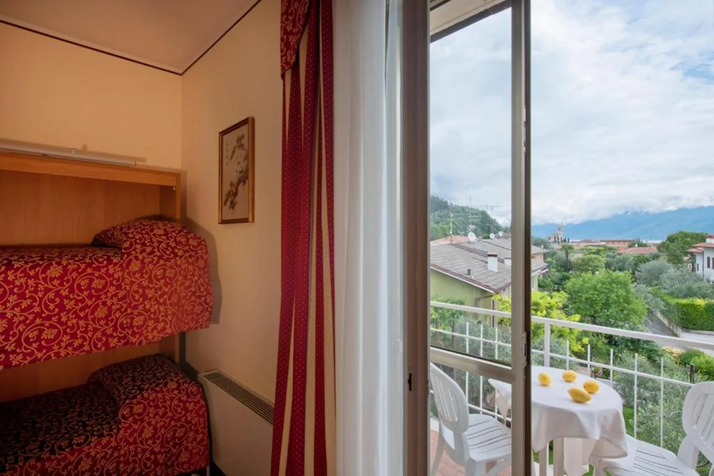 Camera Familiare Grande con Balcone — Hotel Sorriso