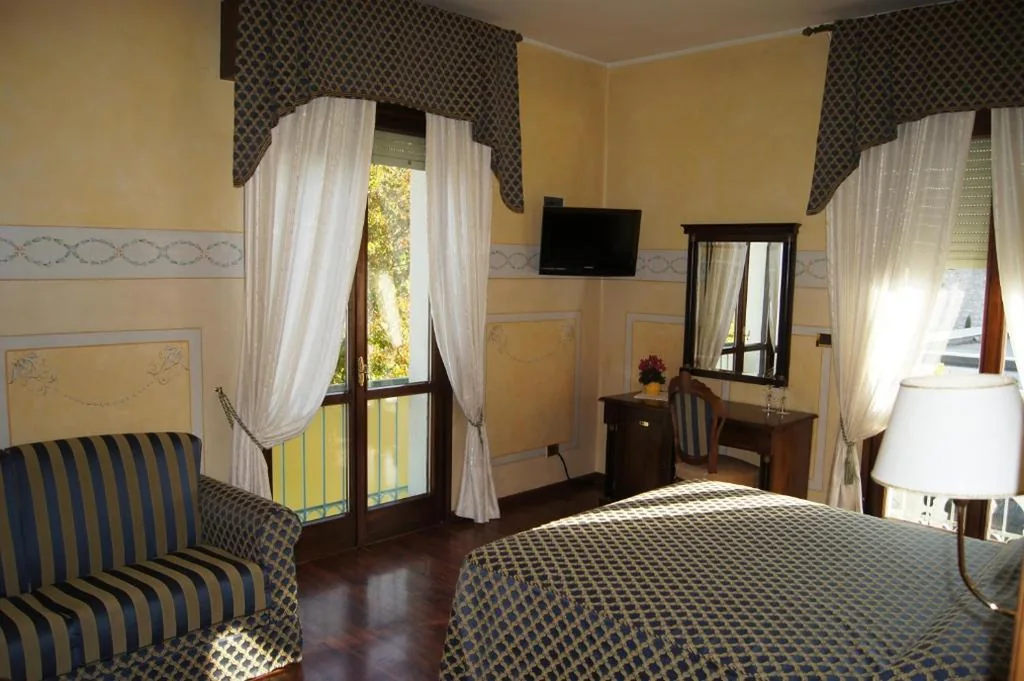 Family Room — Hotel Lugana Parco Al Lago
