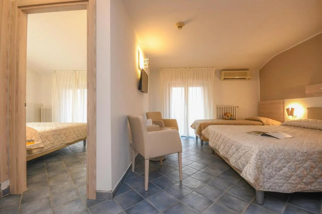 Family Room — Hotel Riel
