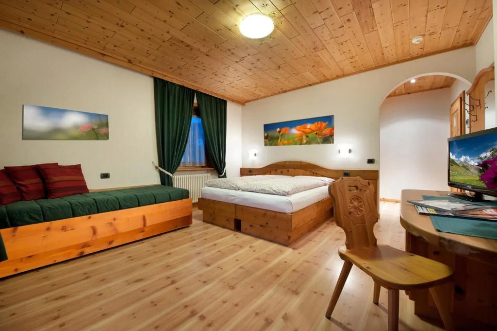Standard Family Room — Hotel Duc De Rohan