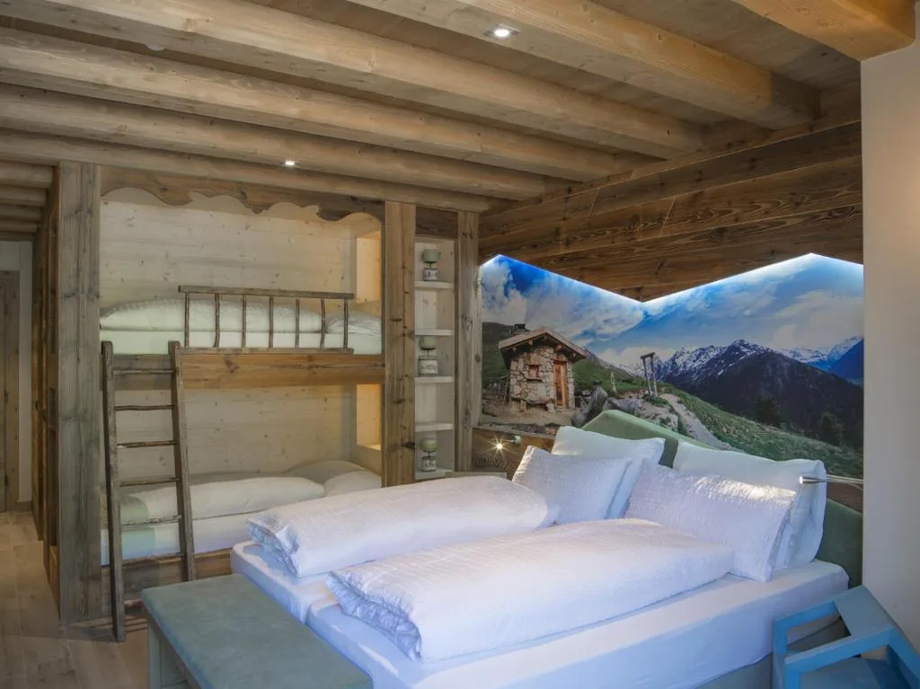 Superior Family Room — Hotel Amerikan