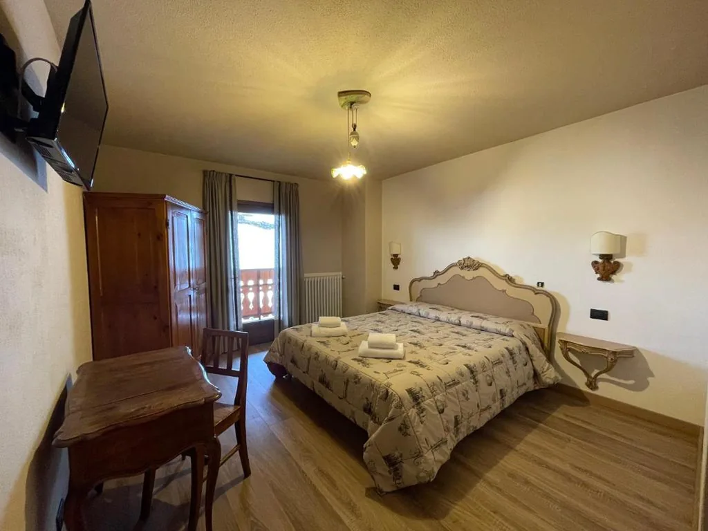 King Room with Balcony — Hotel Genzianella