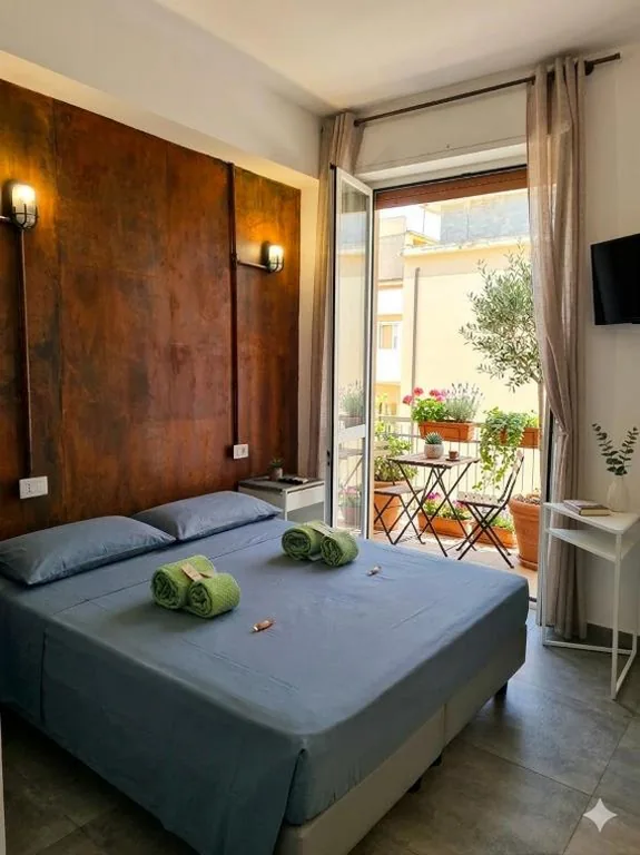 King Room with Balcony — -L’ Oasi Del Turista, Room 1- CENTRAL STATION