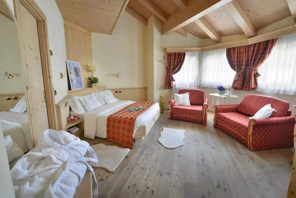 King Room with Hot Tub — Hotel Cristallo