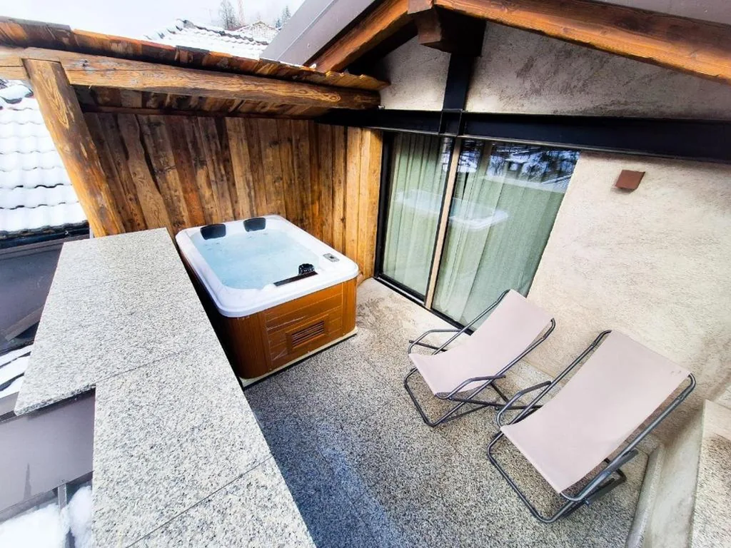 King Room with Hot Tub — Le Suites de San Campel RTA
