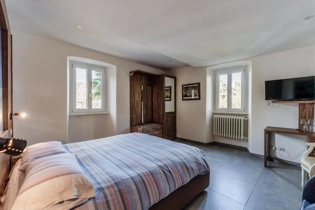 King Room with Garden View — Bellagio Bed & Breakfast